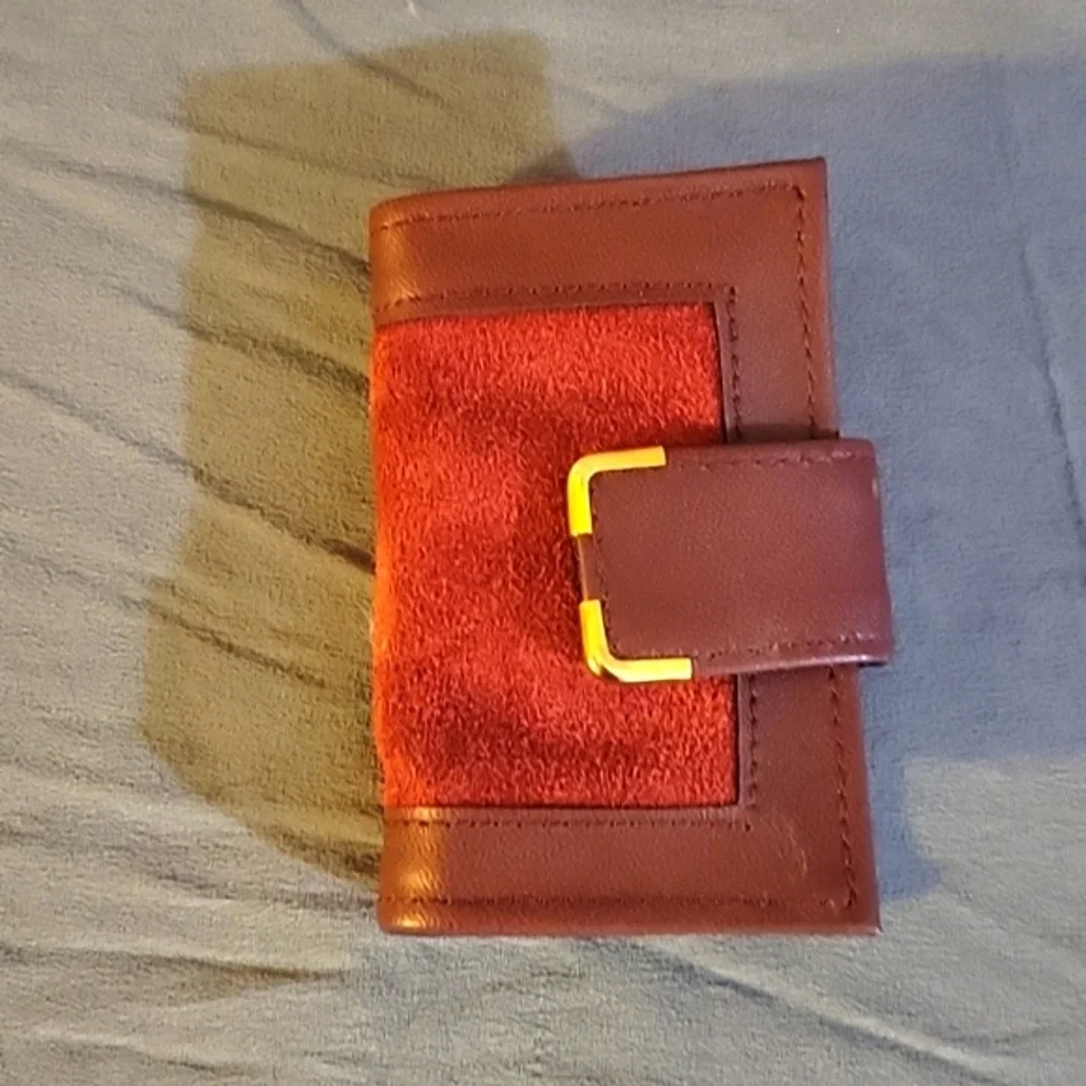 1981 Avon Burgundy Suede & Leather Keycase With Snap